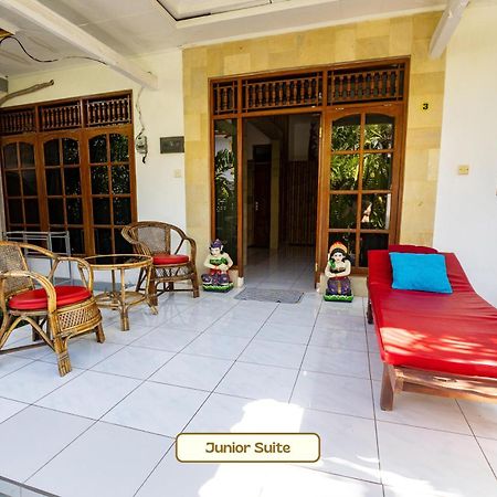 Kaia Lovina Guest House Junior Suite Buitenkant foto