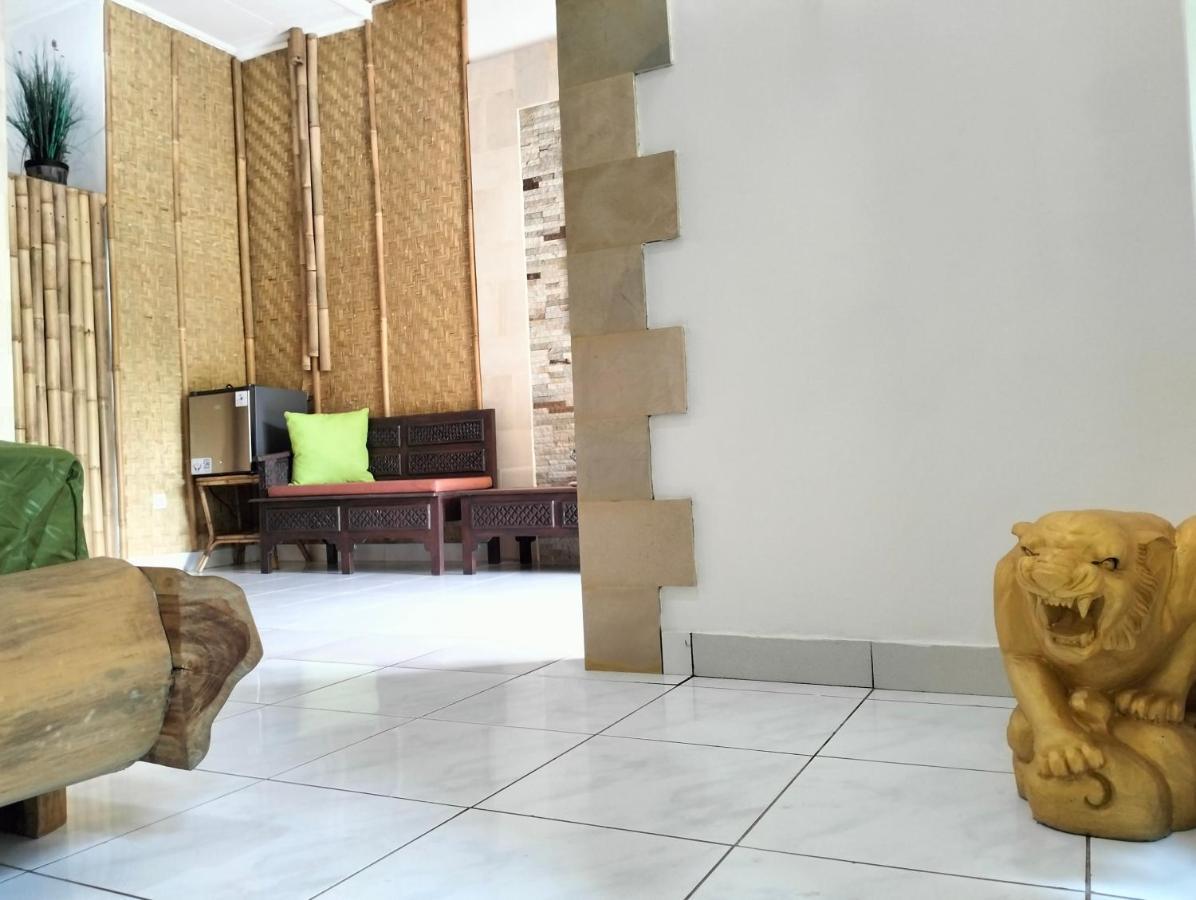 Kaia Lovina Guest House Junior Suite Buitenkant foto