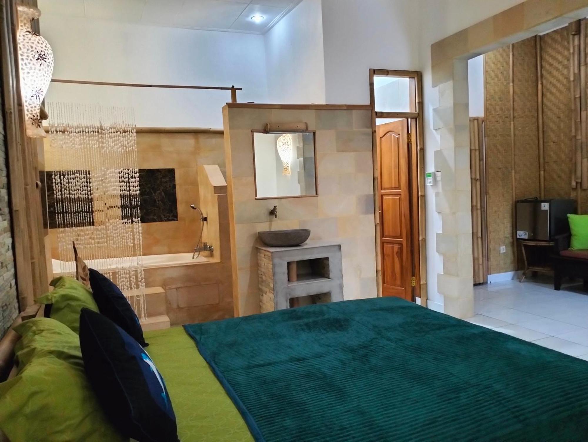 Kaia Lovina Guest House Junior Suite Buitenkant foto