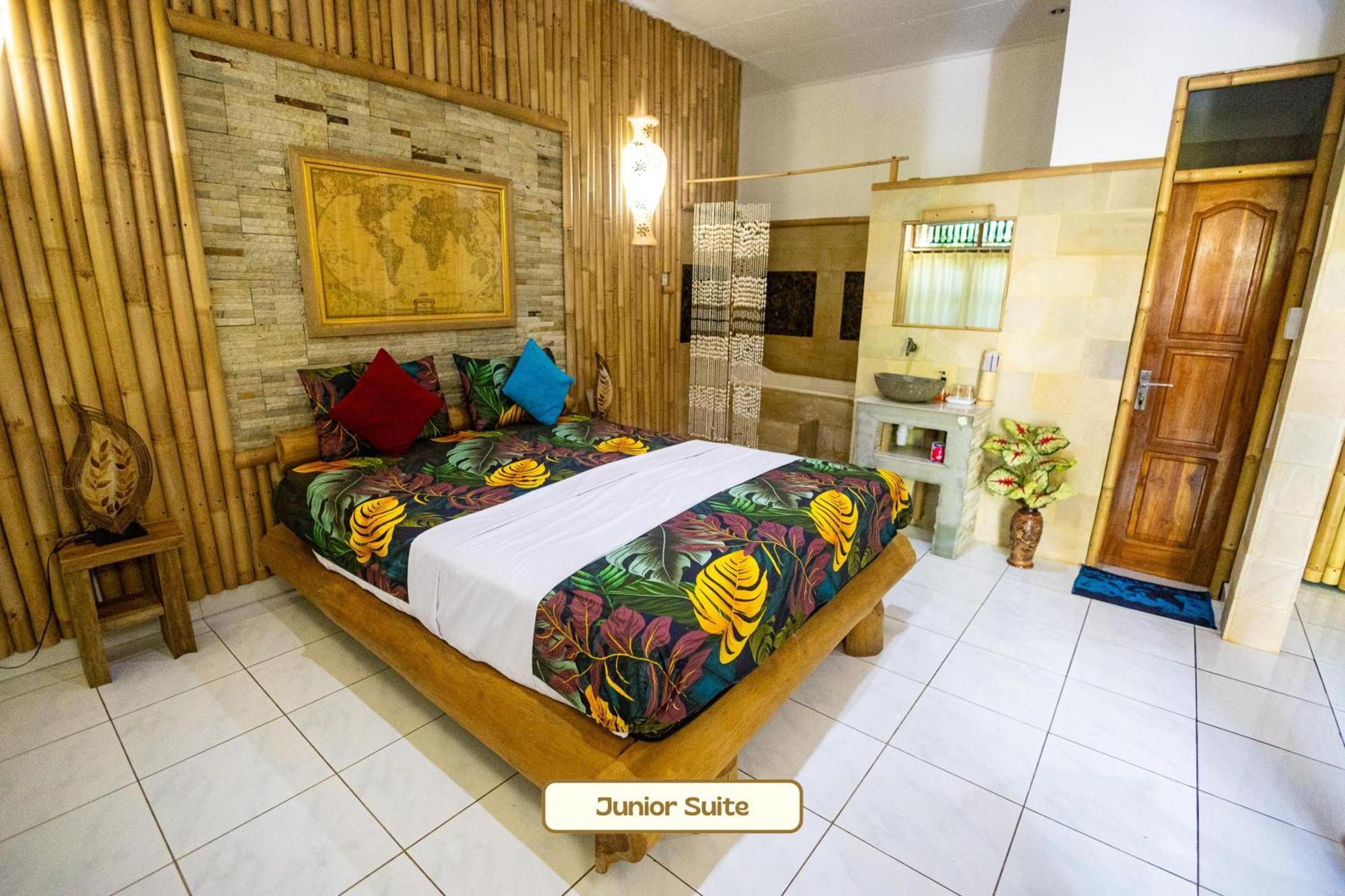 Kaia Lovina Guest House Junior Suite Buitenkant foto