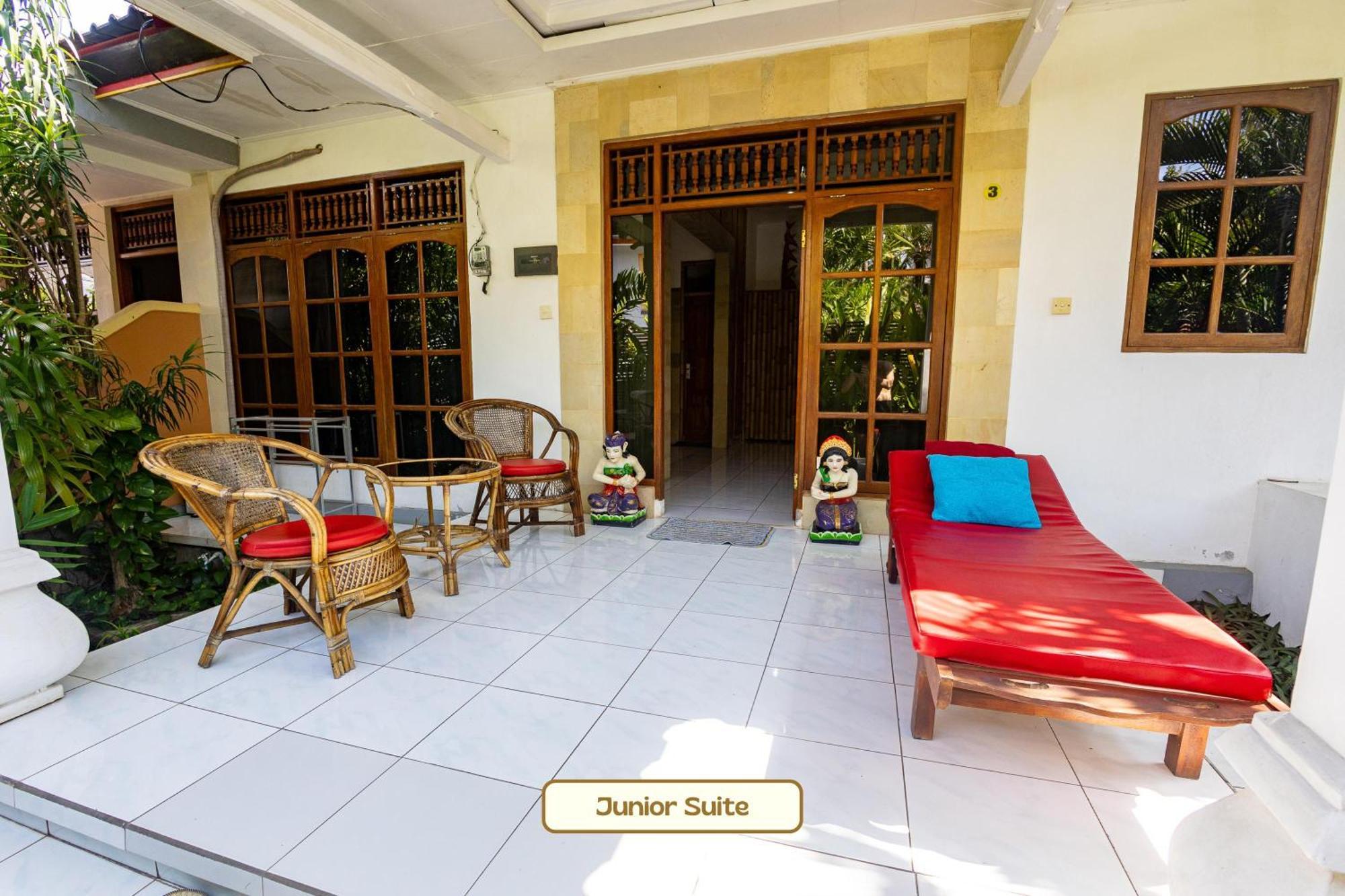 Kaia Lovina Guest House Junior Suite Buitenkant foto