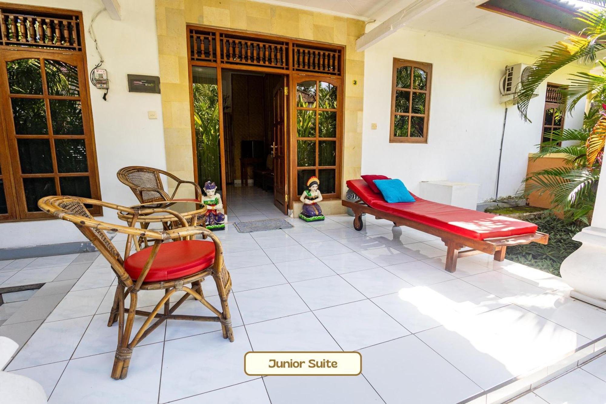 Kaia Lovina Guest House Junior Suite Buitenkant foto
