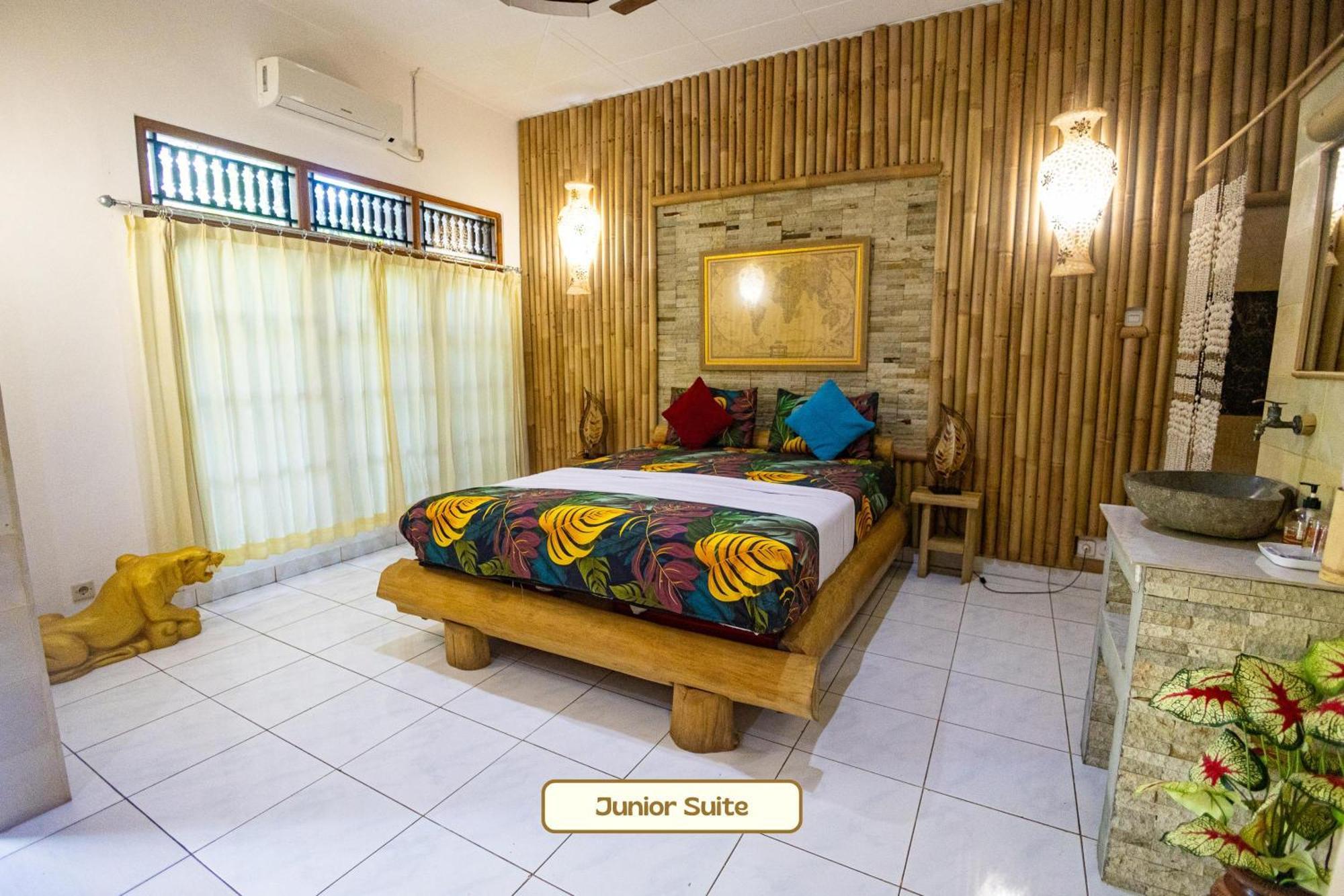 Kaia Lovina Guest House Junior Suite Buitenkant foto